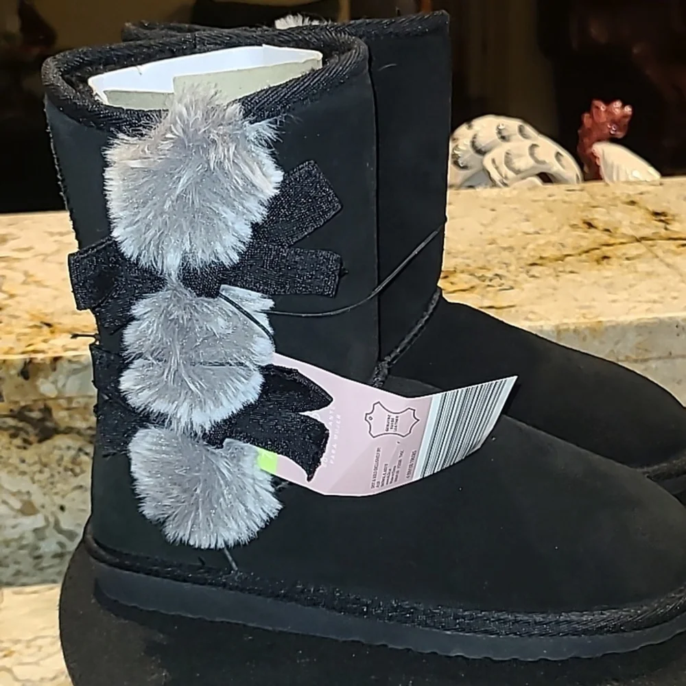 Serra Ladies Suede Boots sz 7. New with tags. (#923) black and gray boot.